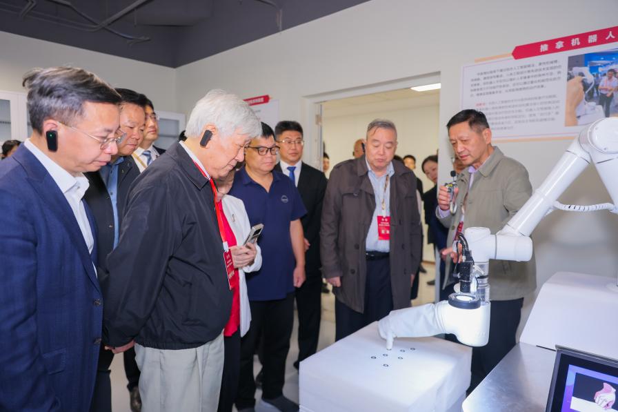 中医智能康复教育部工程研究中心建设验收会顺利召开