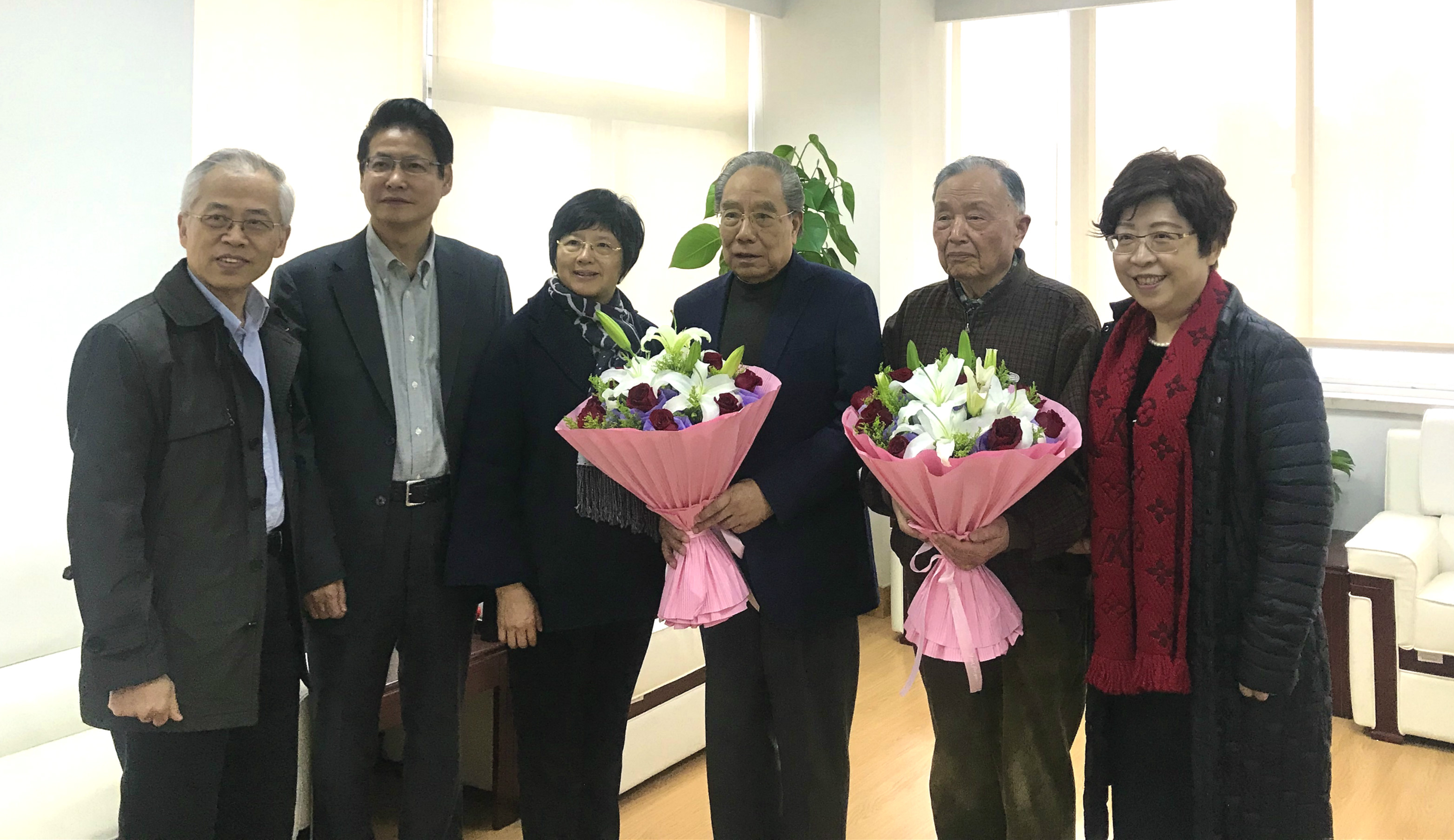 上海市副市长宗明一行慰问beat365朱南孙、严世芸、蔡淦三位名老中医