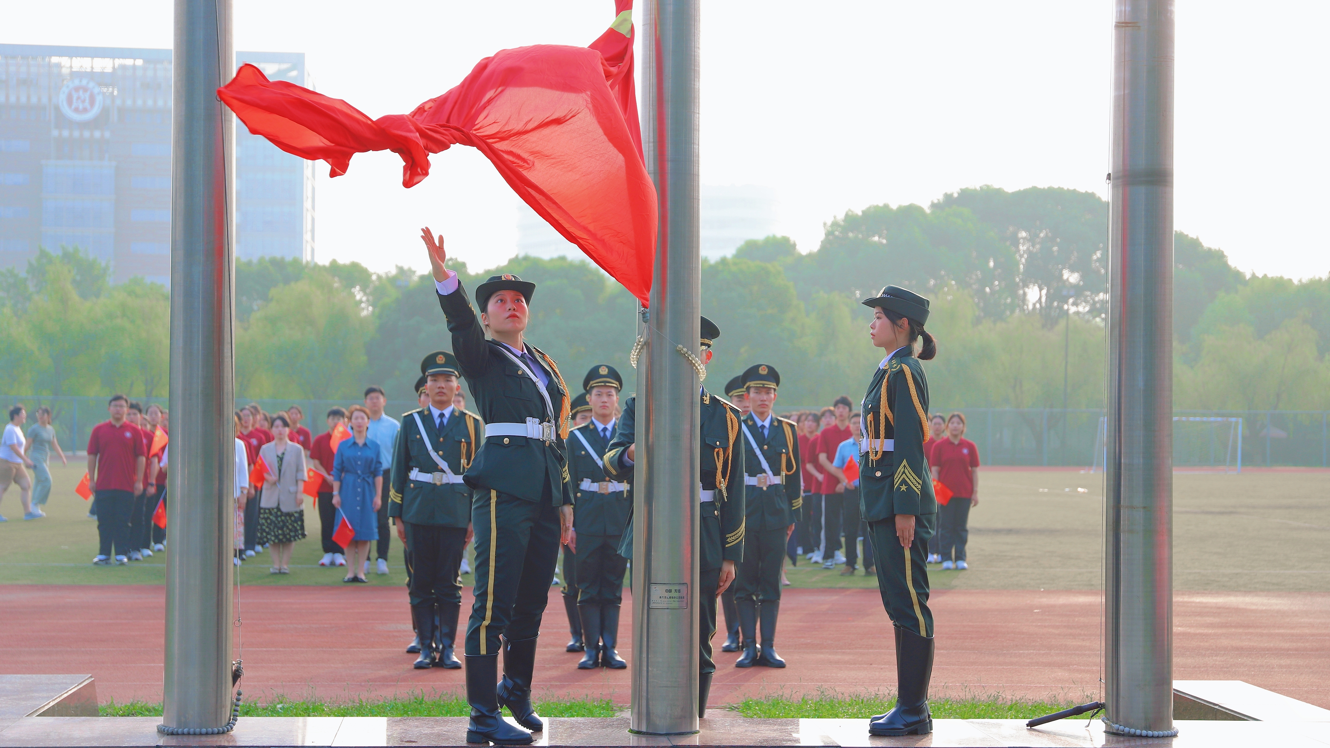 奋进新时代 盛世庆华章beat365举行庆祝中华人民共和国成立74周年升旗仪式