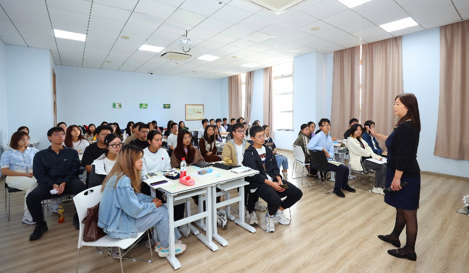 为大学生心理必修课增添文化滋养 《传统文化与大学生心理健康》开讲