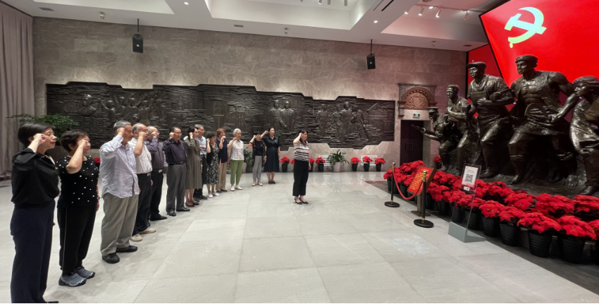 beat365“七一”座谈会暨“光荣在党50年”纪念章颁发仪式举行