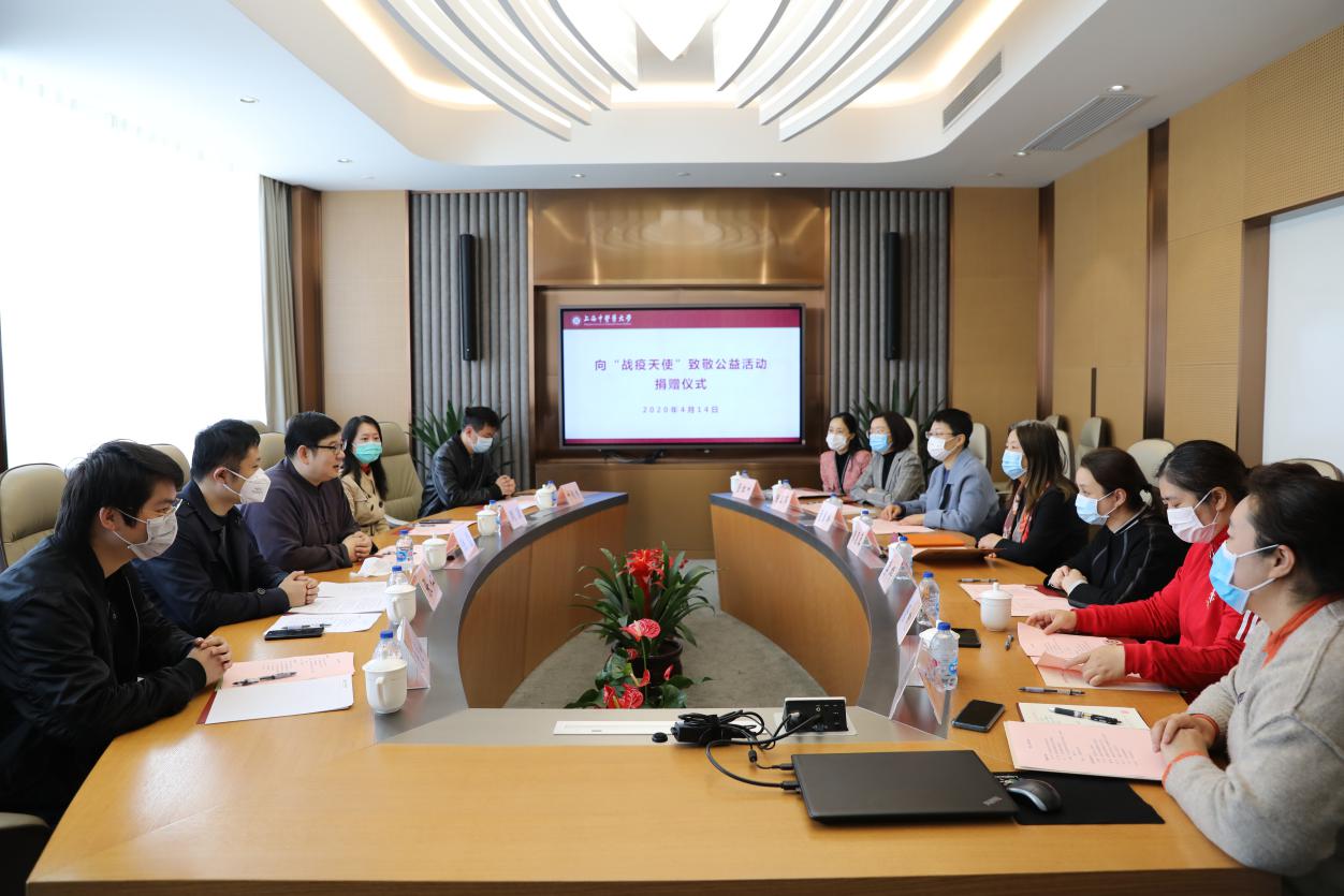 致敬天使 感恩有你 向“战疫天使”致敬公益活动捐赠仪式在beat365举行