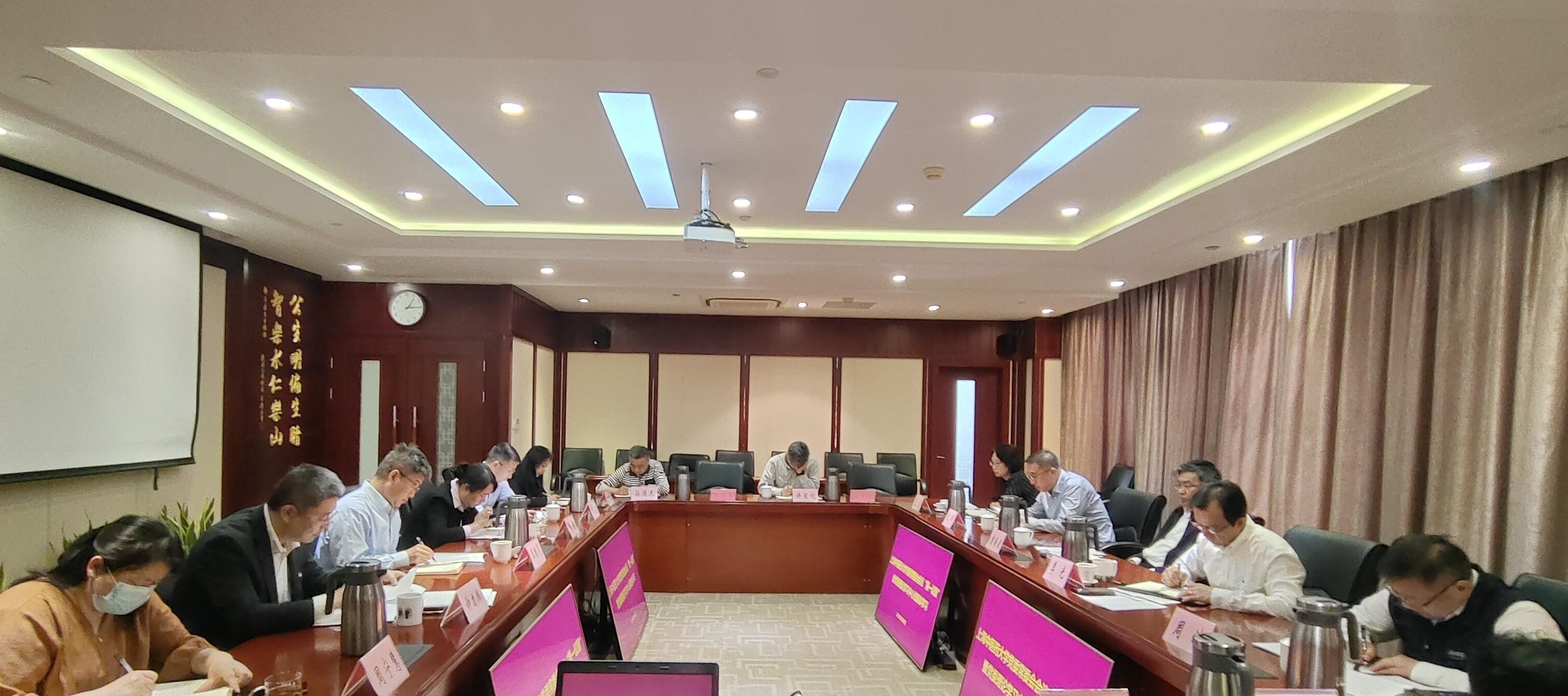 校党委常委会“第一议题”暨党委理论学习中心组学习会召开