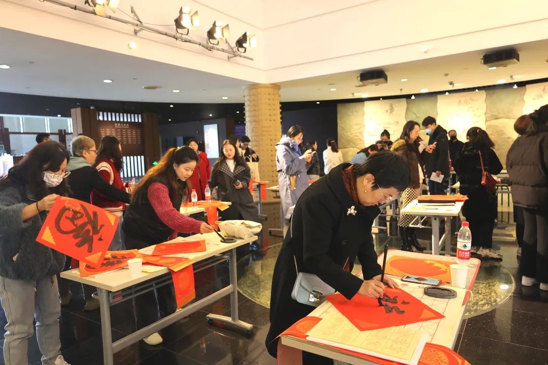 墨香送福、印章迎新，双馆携手开启2024年文化传播“大序幕”