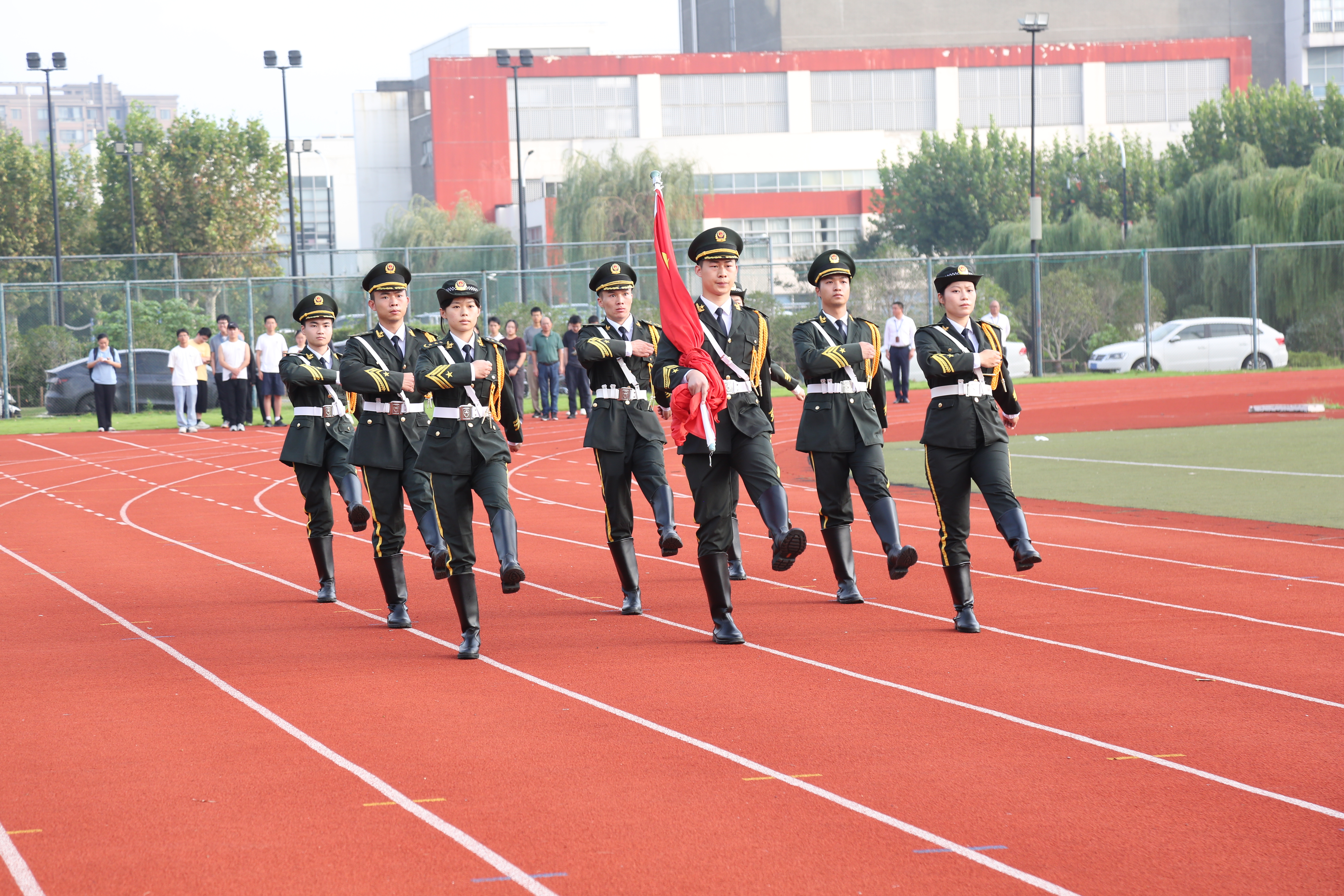 青春告白祖国 青年挺膺担当 beat365举行庆祝中华人民共和国成立75周年升旗仪式