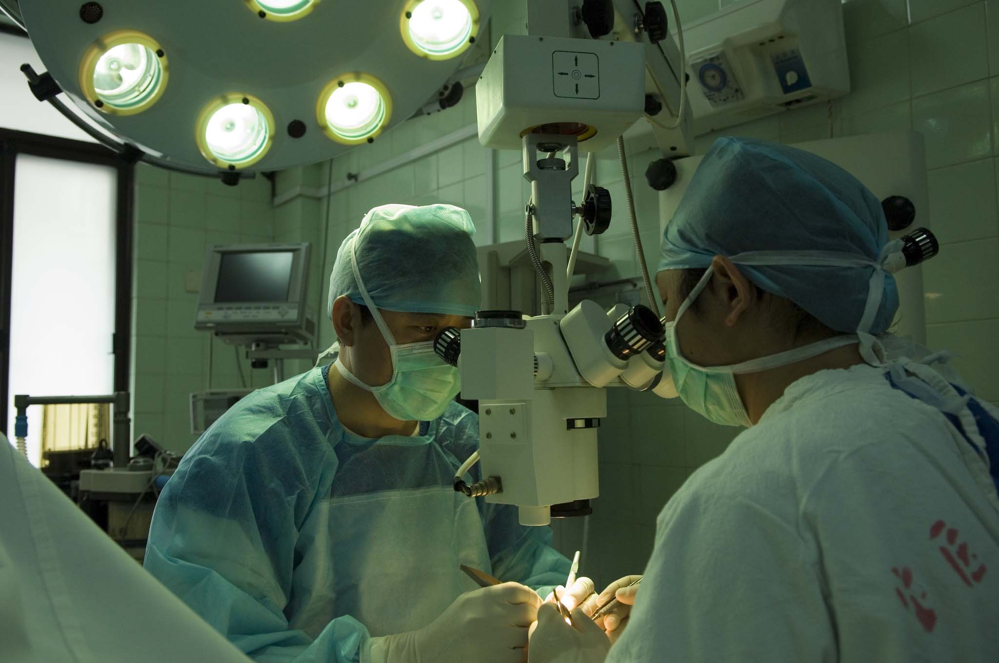 工匠精神 | 追求极致，显微手术成就完美修复——记“上海工匠”丁任