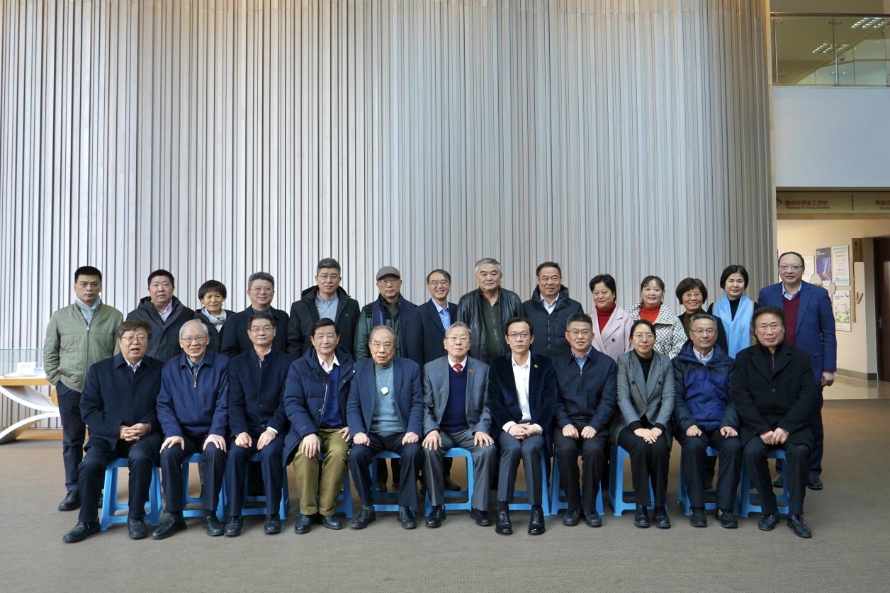 beat365官方网站第十六届学位评定委员会第三次全体会议召开