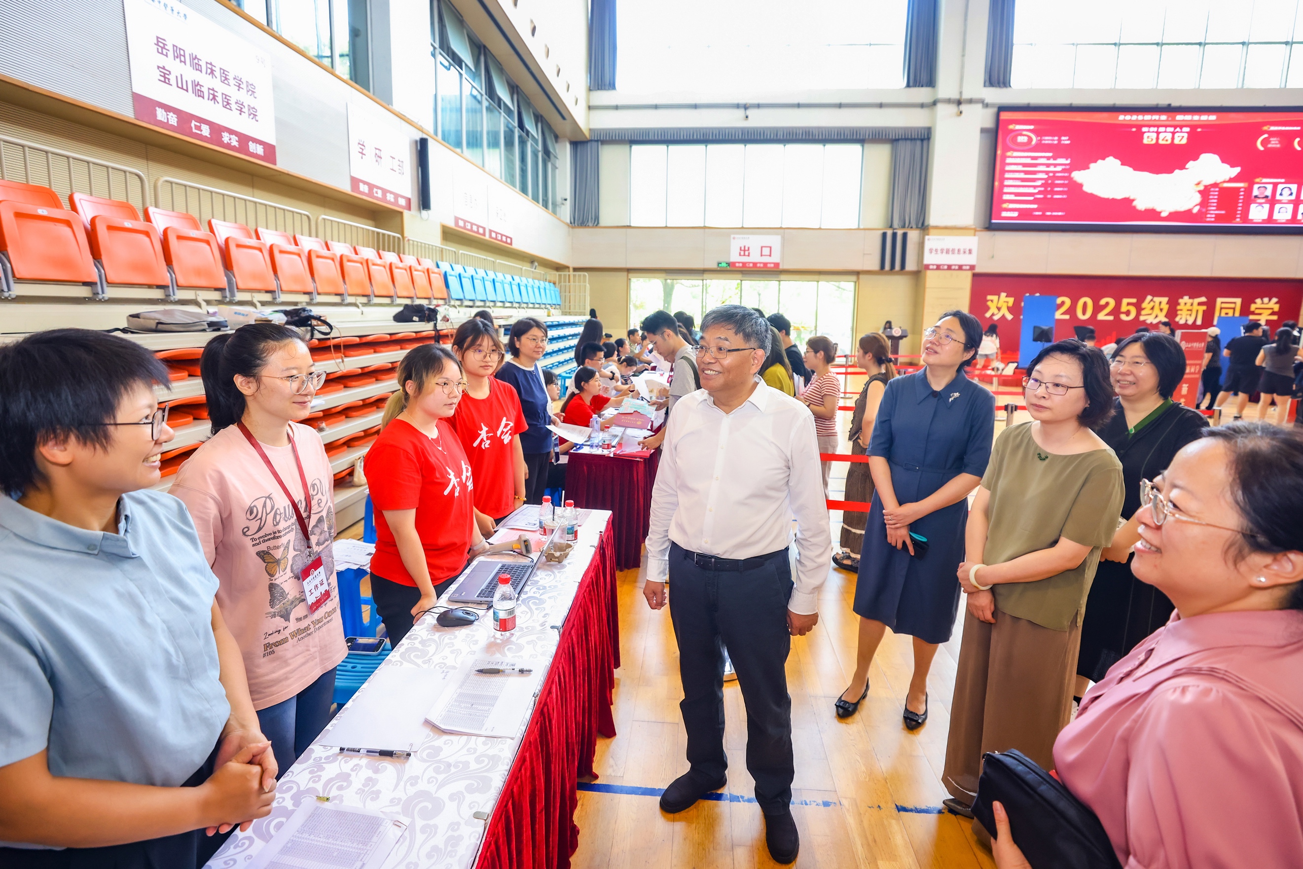 医路初相遇 启航向未来，beat365官方网站迎来2025级研究生及国际学生